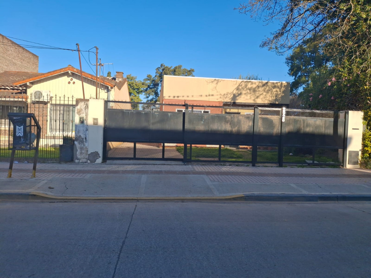 Venta lote en Villa de Mayo – 3 casas, ideal inversión, próximo al CUBA
