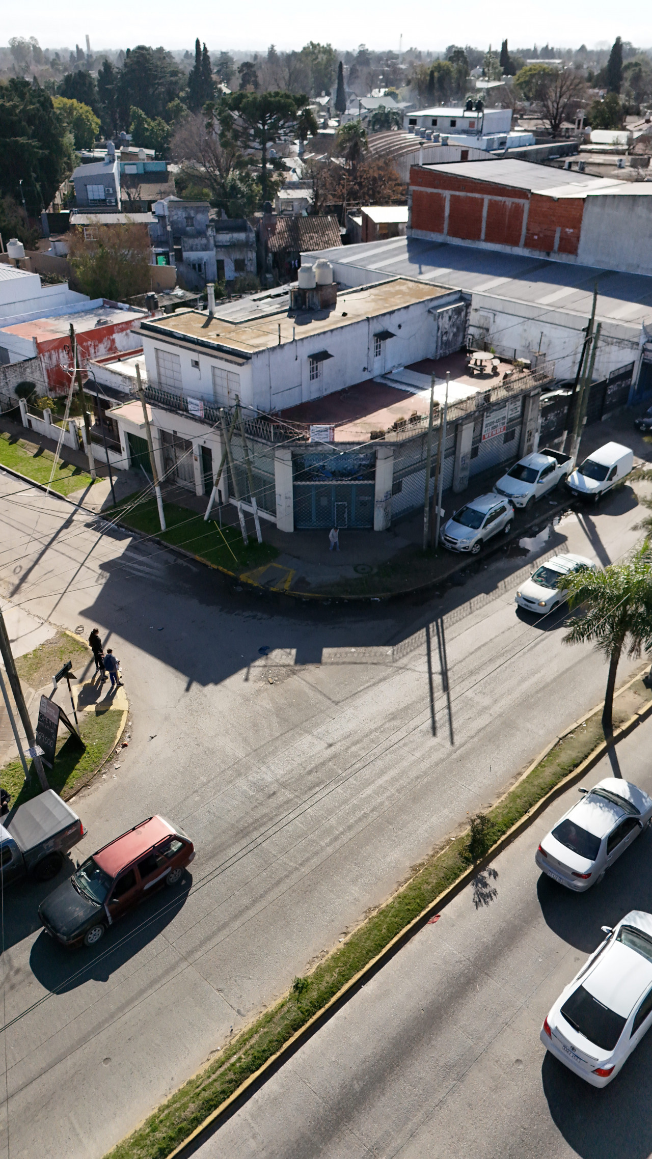 IMPORTANTE PROPIEDAD PARA INVERSION EN JCPAZ, SOBRE Hipolito Yrigoyen (ex 197) esq. Lavarden