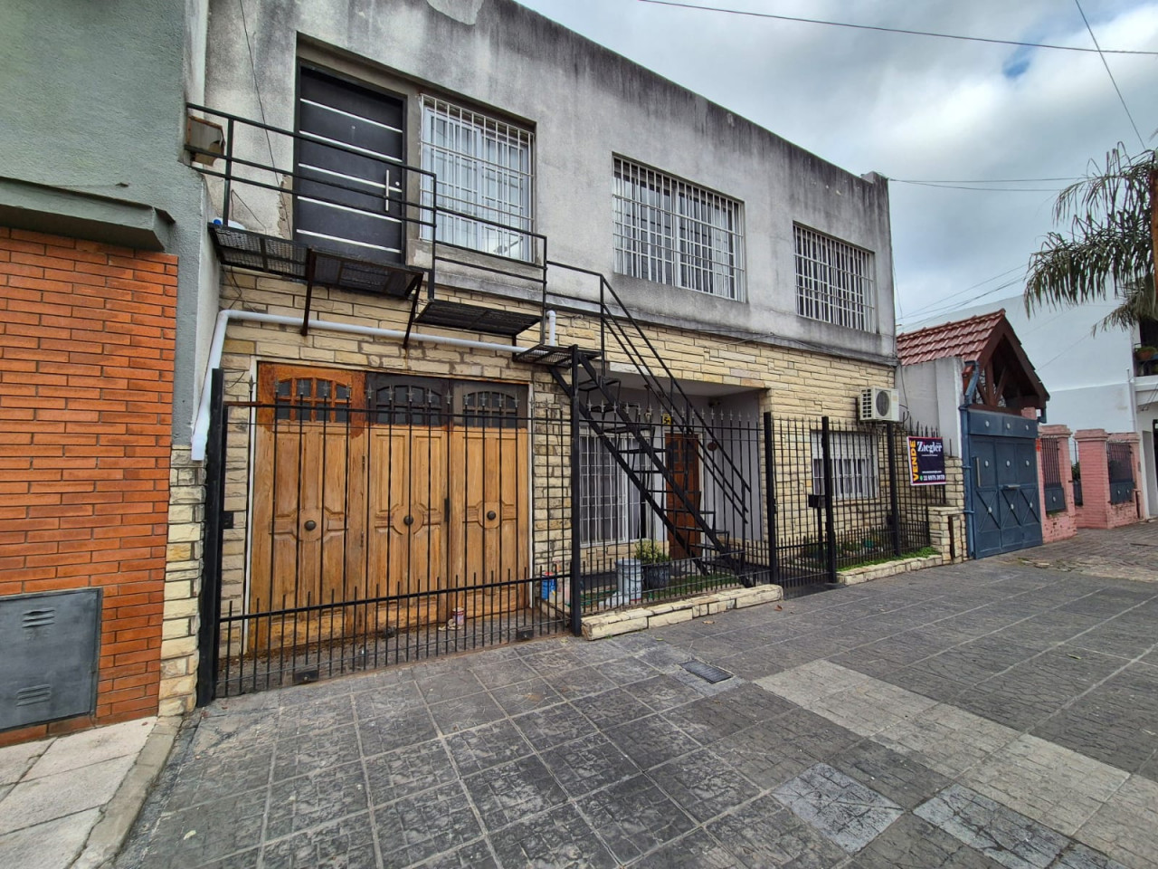 Casa en venta,  con píscina , (El Palomar)