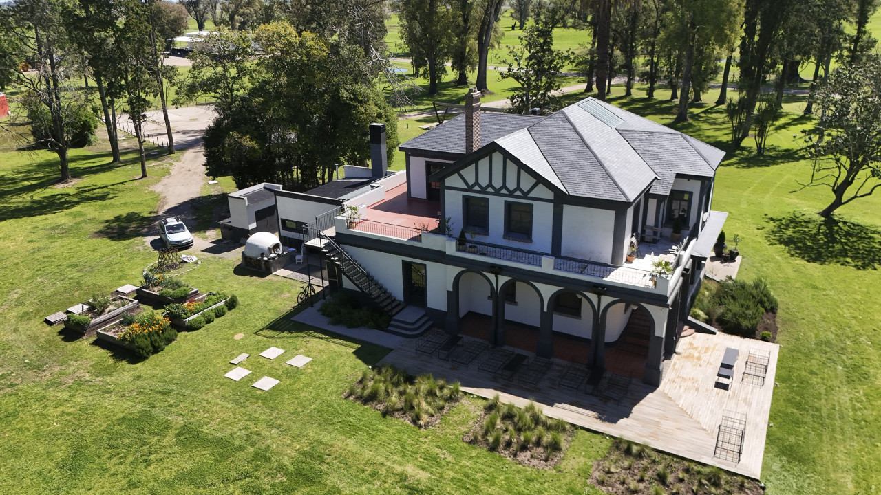 Venta de Lote sobre Villa De Campo Tres Pinos Barrio Alamos 1077m2