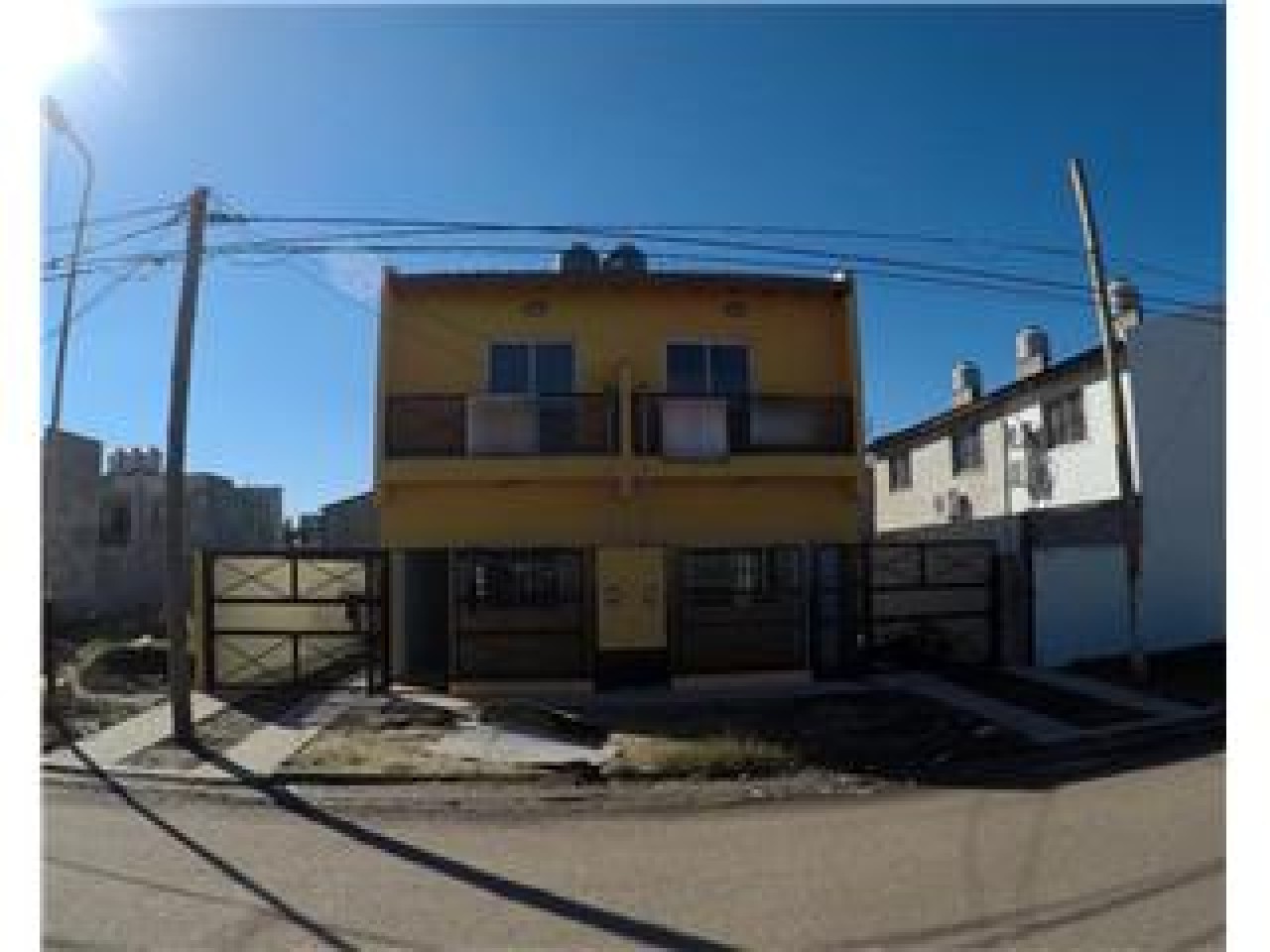 ### DUPLEX EN VENTA con RENTA / 2 DORMITORIOS / COCHERA Y PATIO / JOSE C PAZ (S4310) ###