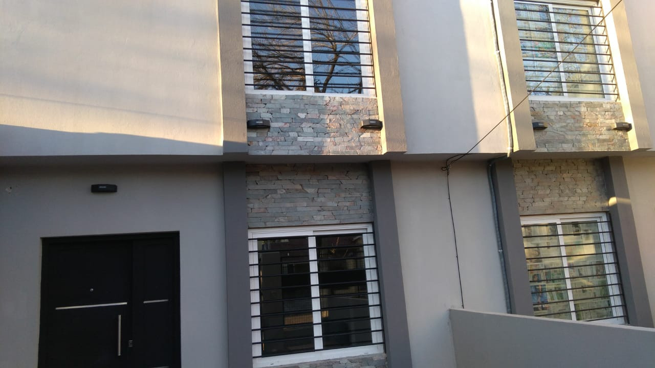 DUPLEX CON AMPLIO PATIO EN SAN MIGUEL