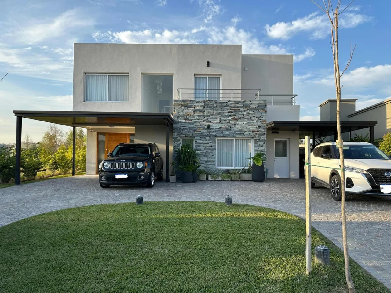 CASA EN VENTA PILAR DEL ESTE - BARRIO SANTA ELENA - 5 DORMITORIOS